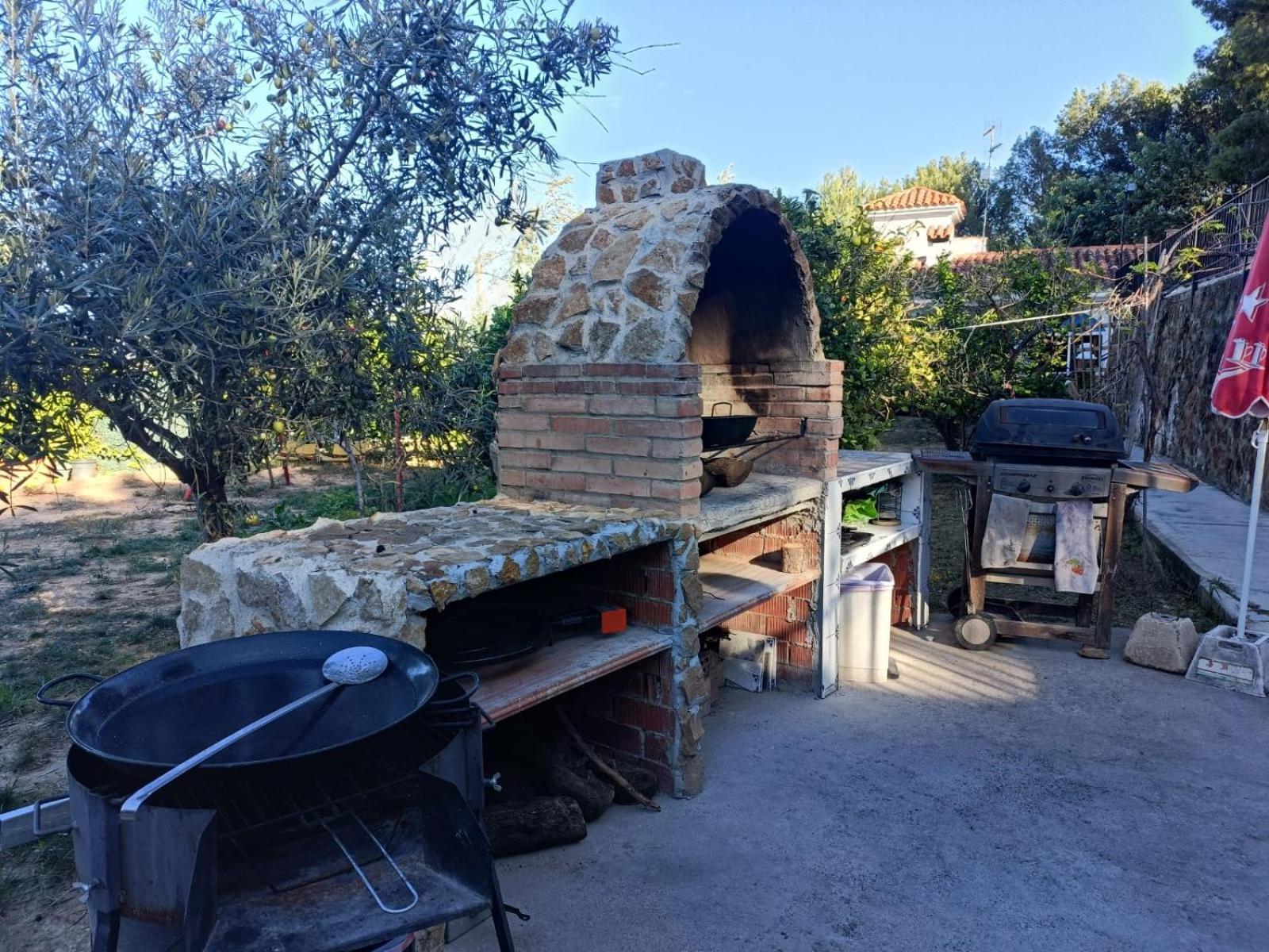 Bedroom With Private Bathroom And Two-Bedroom Family Suite In Quiet Forest Country House 80M2 Large Swimming Pool Music Town Lliria The Garden And Swimmingpool And Garden Are Shared المظهر الخارجي الصورة
