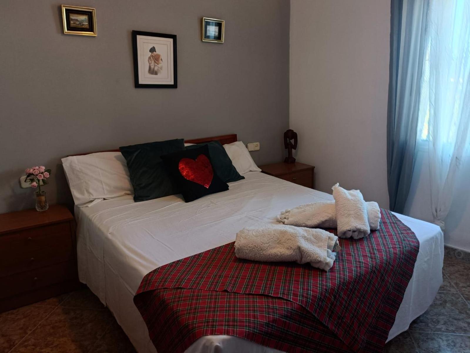 Bedroom With Private Bathroom And Two-Bedroom Family Suite In Quiet Forest Country House 80M2 Large Swimming Pool Music Town Lliria The Garden And Swimmingpool And Garden Are Shared المظهر الخارجي الصورة