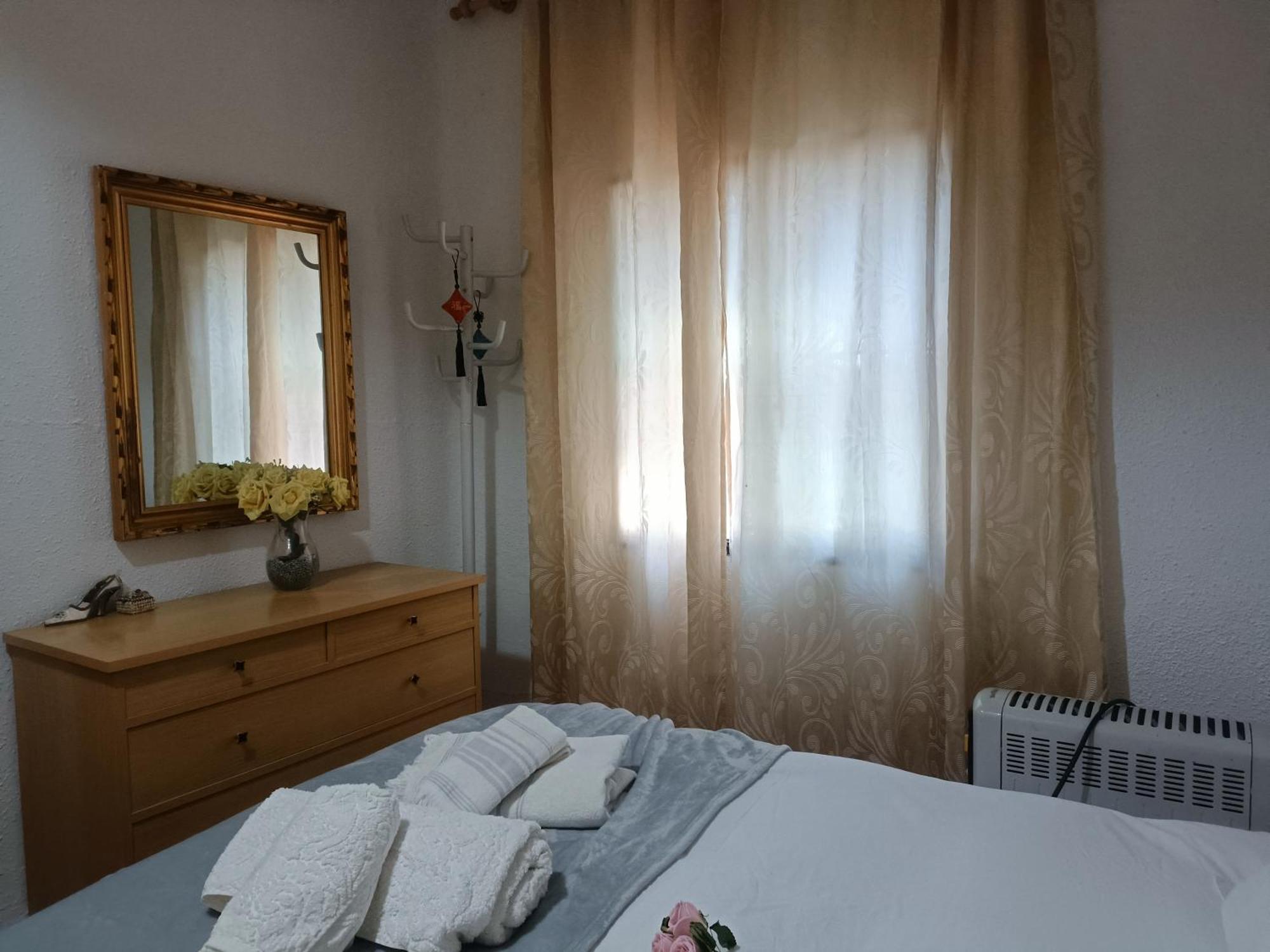 Bedroom With Private Bathroom And Two-Bedroom Family Suite In Quiet Forest Country House 80M2 Large Swimming Pool Music Town Lliria The Garden And Swimmingpool And Garden Are Shared الغرفة الصورة